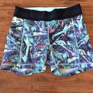 Lululemon shorts size 4